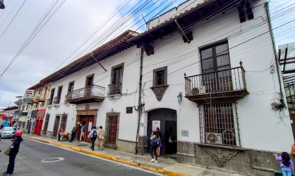 Lee más sobre el artículo La placa y la casa de la calle Juárez.